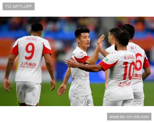 球队激烈竞争出线名额，最后一轮成为决定性战役，小组出线的球队