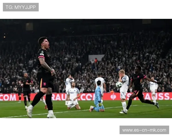 切尔西长距离直传创造机会：战术创新与球场魅力的完美结合